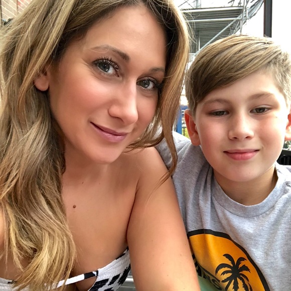 Meet your seller! 😳😜😊 - Picture 2 of 8